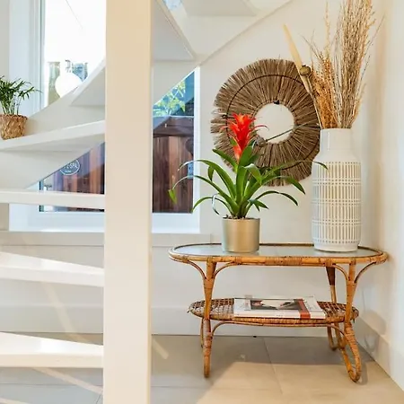 Chique Ibiza Апартаменты Зандам
